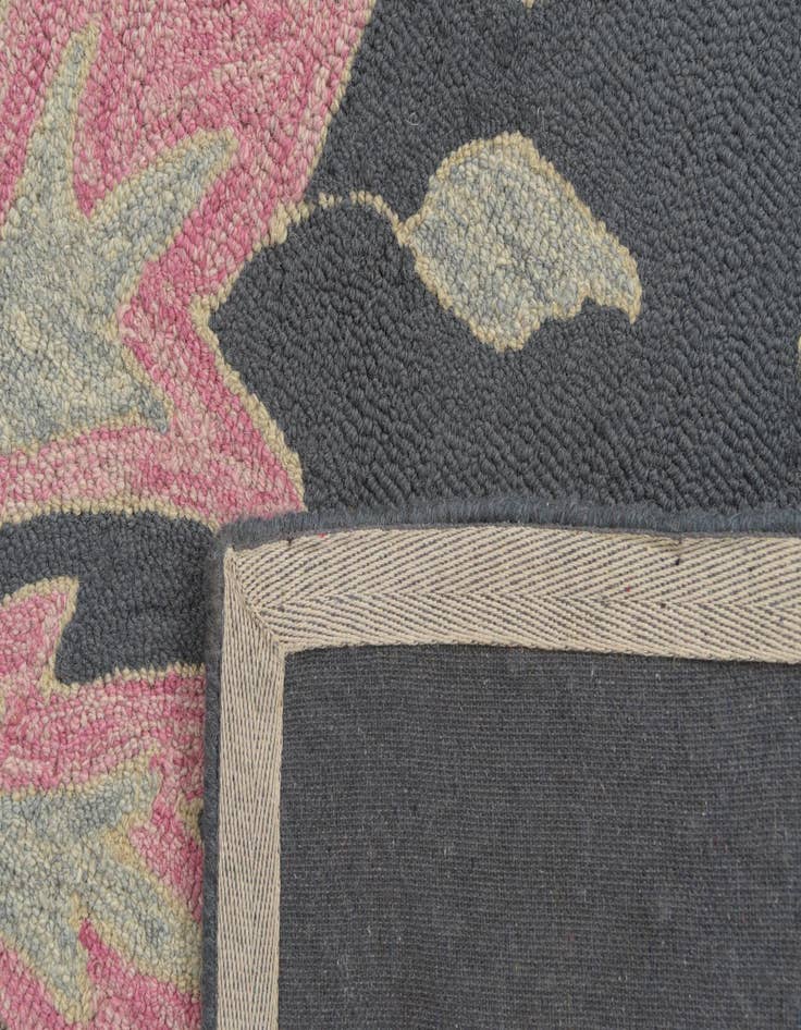 Detail image of  5' 1 x 8' 1 Agra Wool Rug