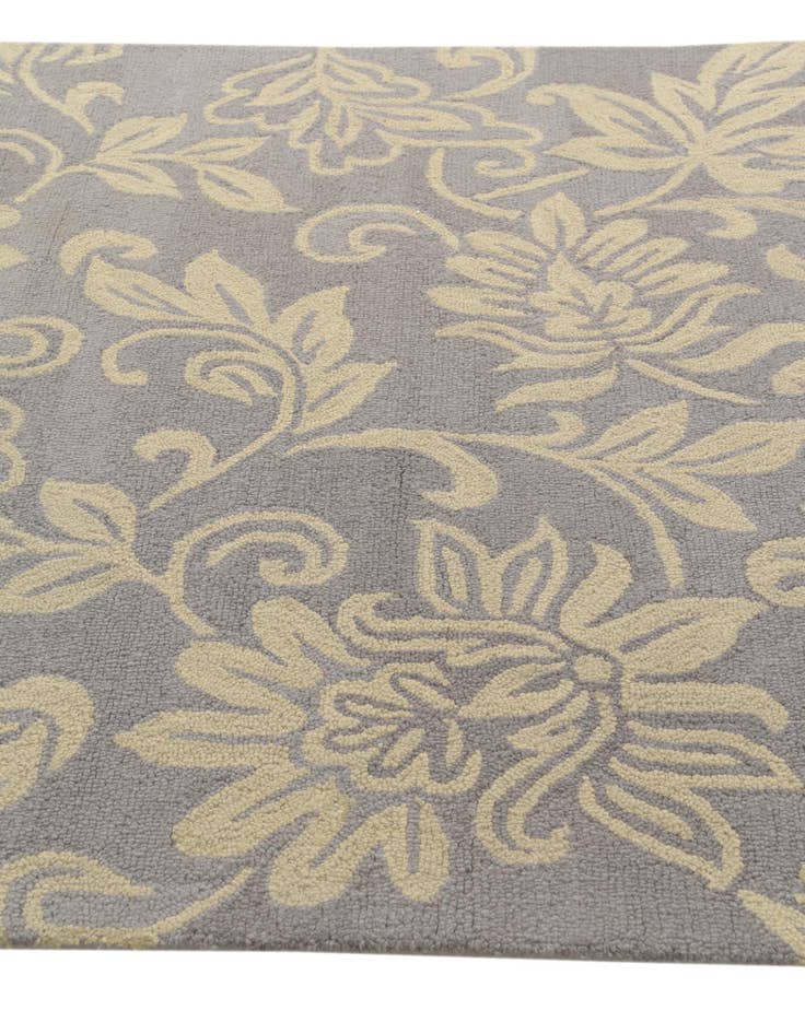 Detail image of  5' x 8' Agra Wool Rug