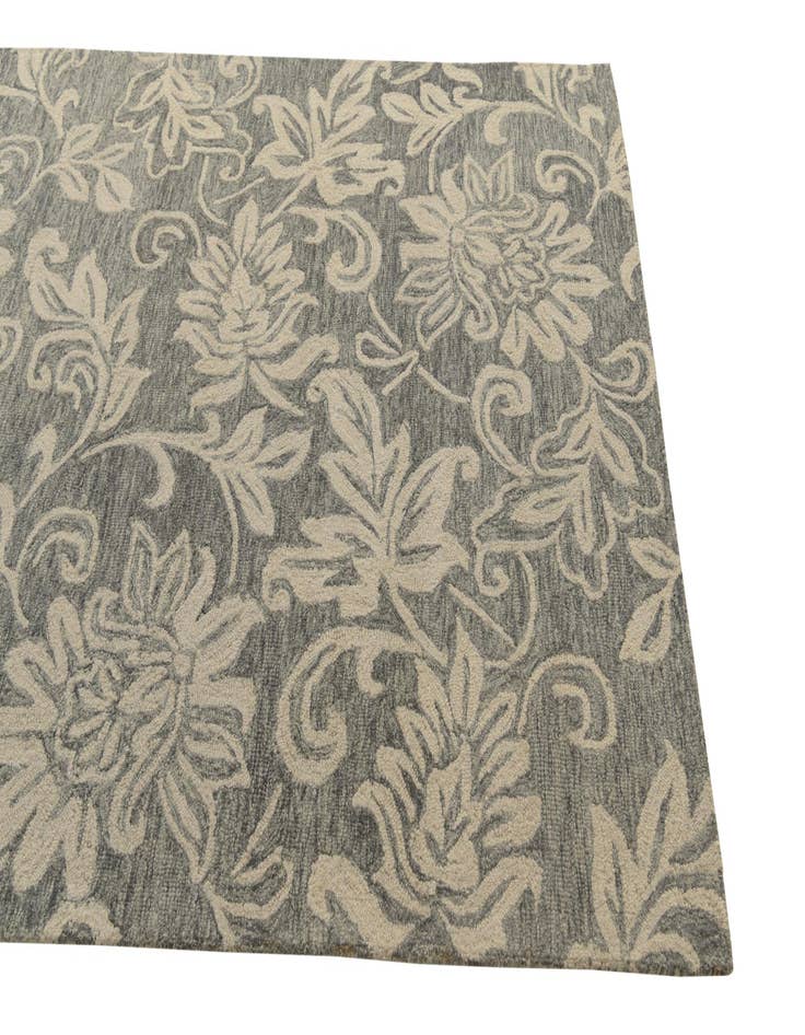 Detail image of  5' 1 x 8' Agra Wool Rug