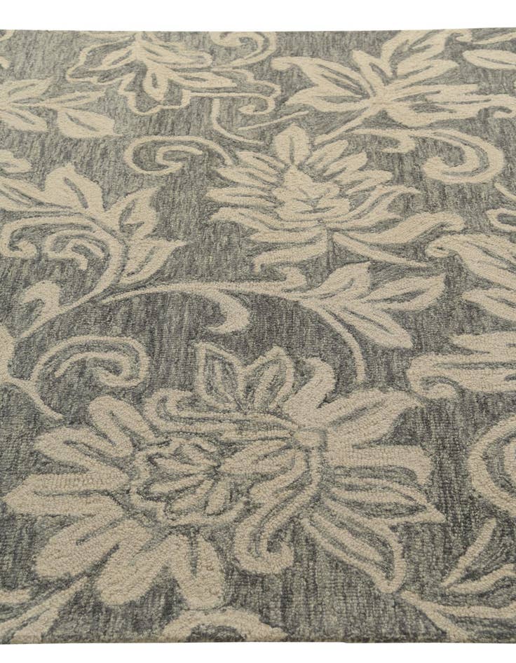 Detail image of  5' 1 x 8' Agra Wool Rug