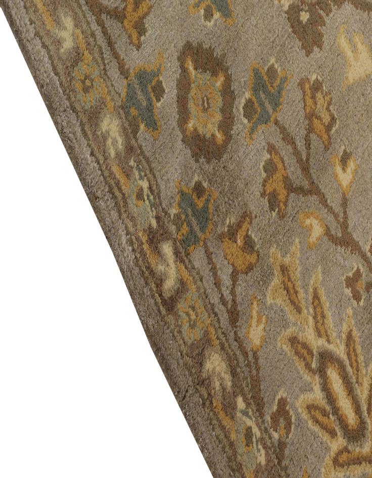 Detail image of  5' 1 x 8' Agra Wool Rug