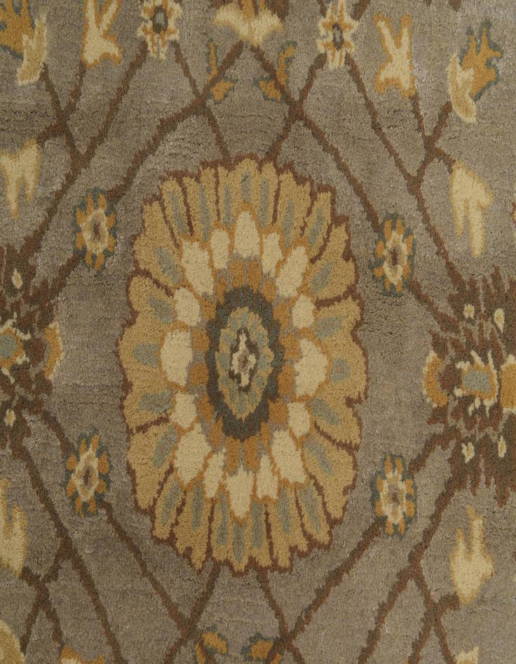 Detail image of  5' 1 x 8' Agra Wool Rug