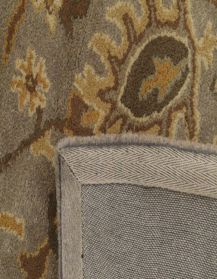 Detail image of  5' 1 x 8' Agra Wool Rug