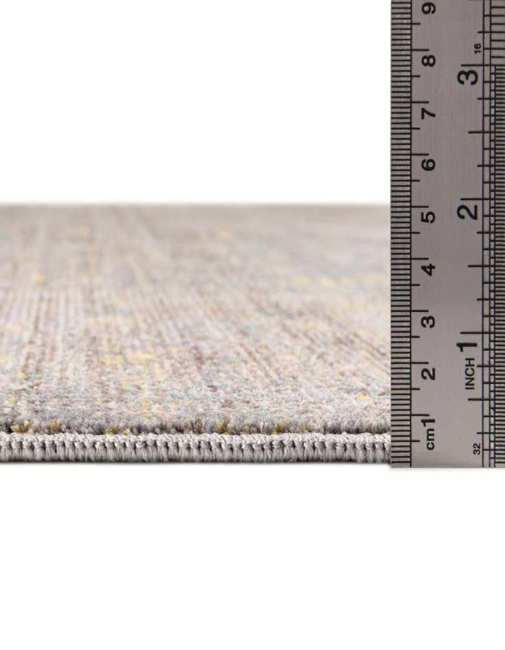 Detail image of  4' 7 x 6' 7 Alexis Rug