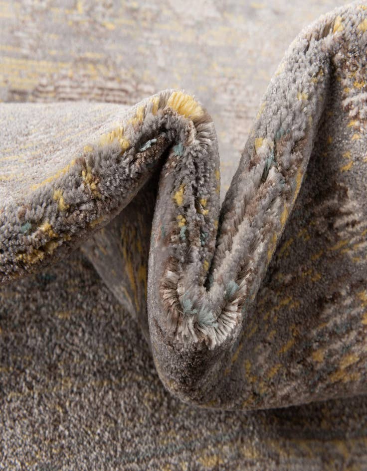 Detail image of  4' 7 x 6' 7 Alexis Rug