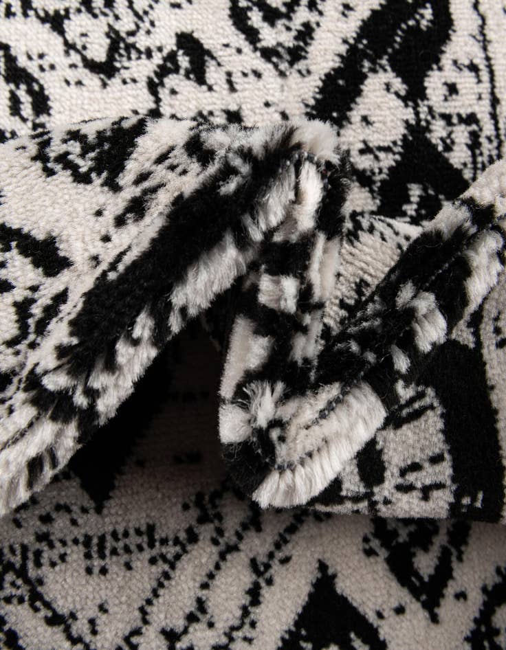 Detail image of  7' 9 x 10' Alexis Rug