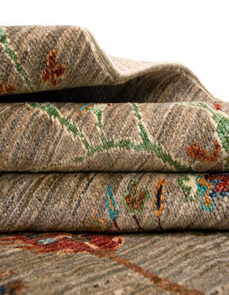 Detail image of 5' 8 x 7' 7 Ariana Wool Rug