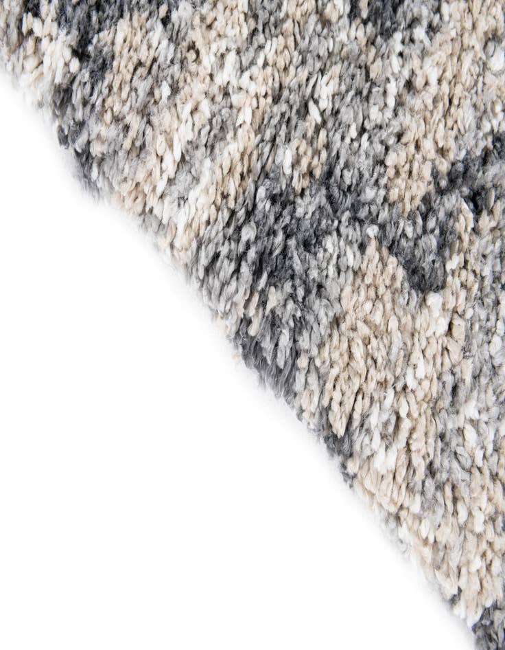 Detail image of  5' 4 x 7' 7 Athena Shag Rug