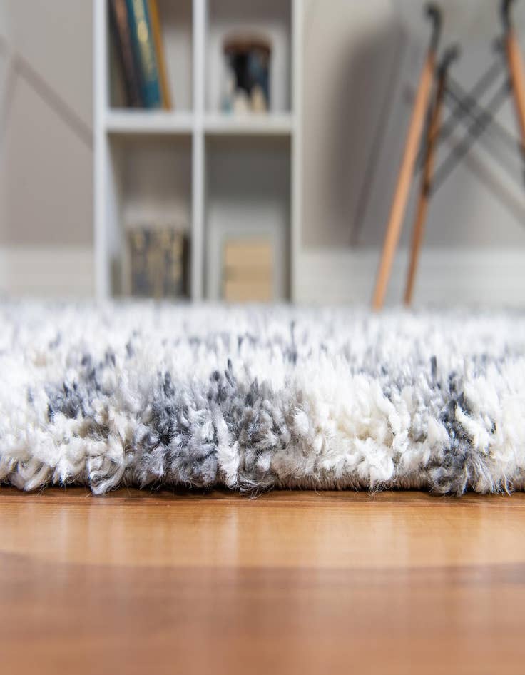 Detail image of  4' x 6' Athena Shag Rug