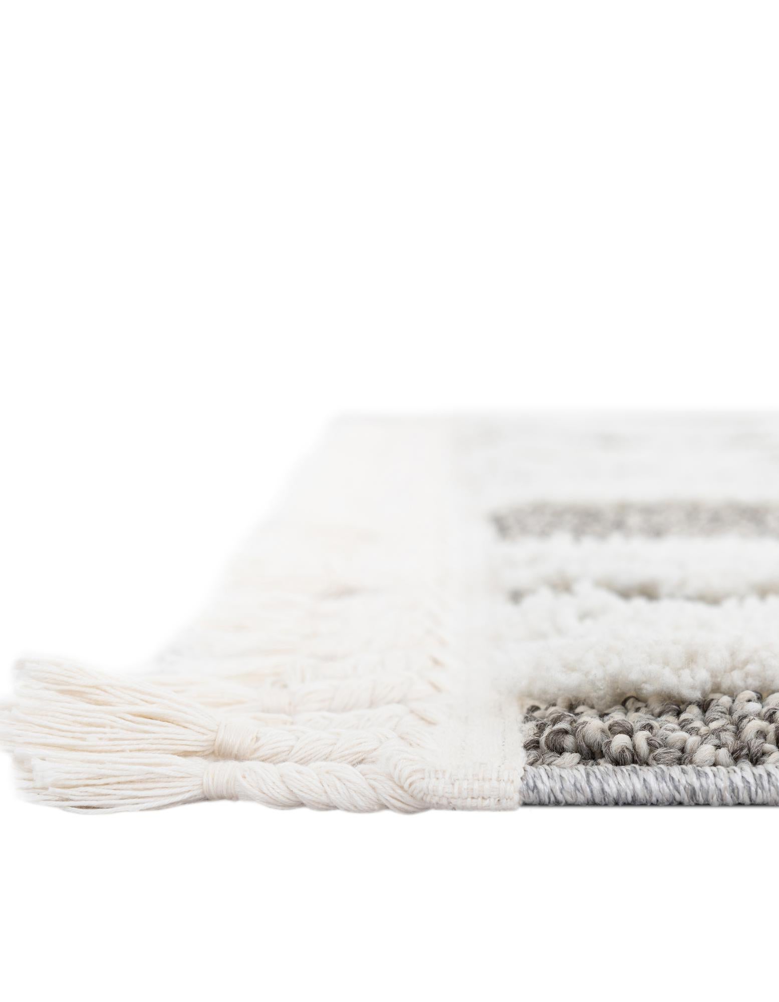 Gray 2' x 3' Boho Rug