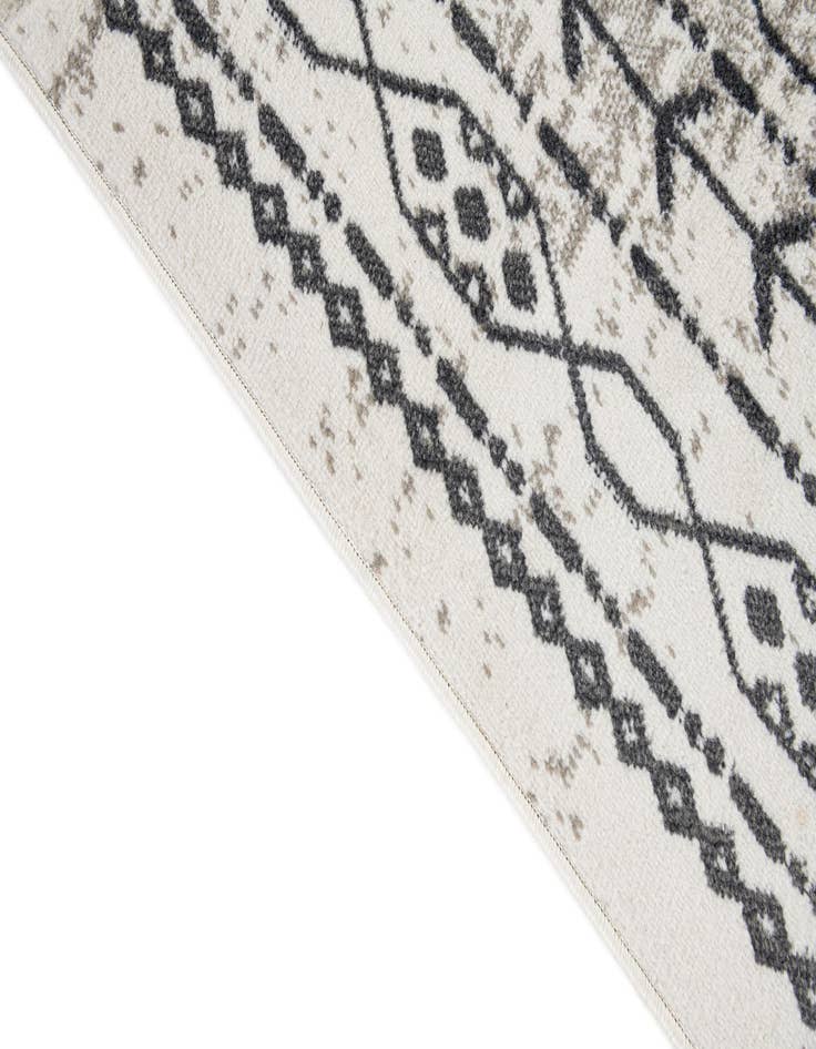 Detail image of  5' 3 x 7' 8 Caspian Rug