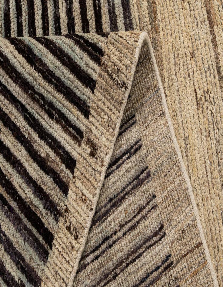Detail image of  8' 2 x 9' 11  Hand Knotted Darya Wool Rug
