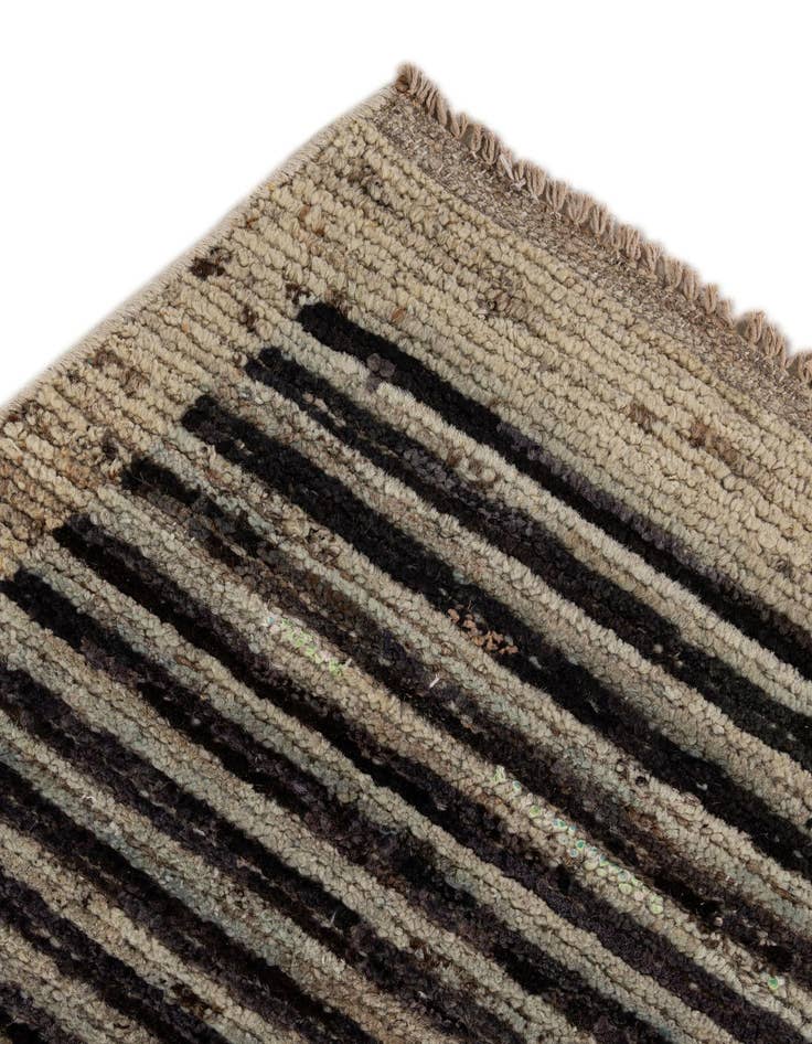 Detail image of  8' 2 x 9' 11  Hand Knotted Darya Wool Rug