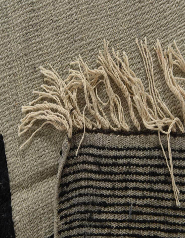 Detail image of  8' 7 x 12'  Hand Knotted Darya Wool Rug