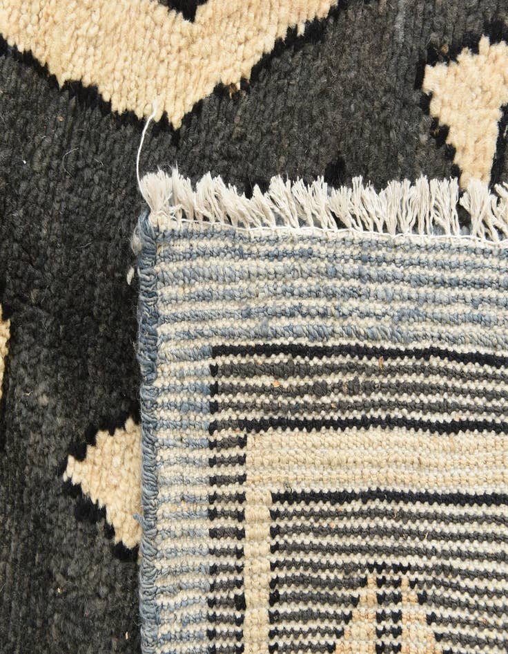 Detail image of  6' 7 x 9' 10  Hand Knotted Darya Rug