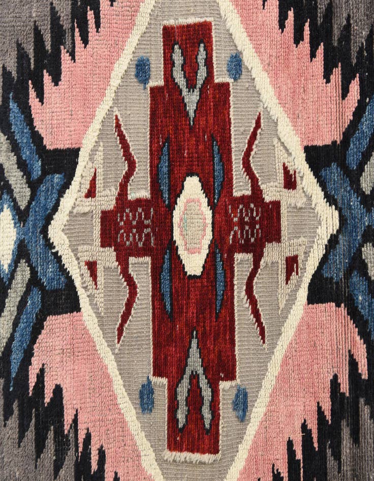 Detail image of 7' 9 x 10' 6 Hand Knotted Darya Wool Rug