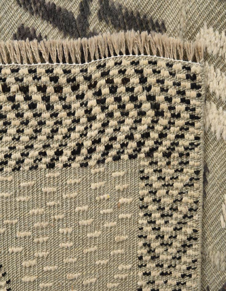 Detail image of  8' 9 x 12' 3  Hand Knotted Darya Wool Rug