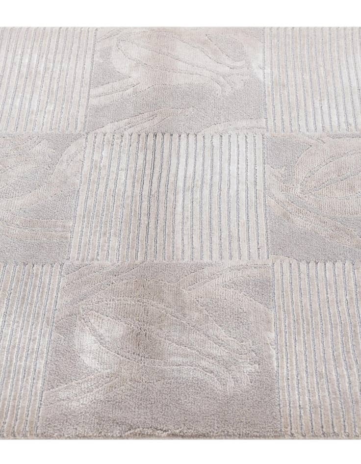 Detail image of  3' 1 x 5'  Hand Knotted Darya Wool Rug