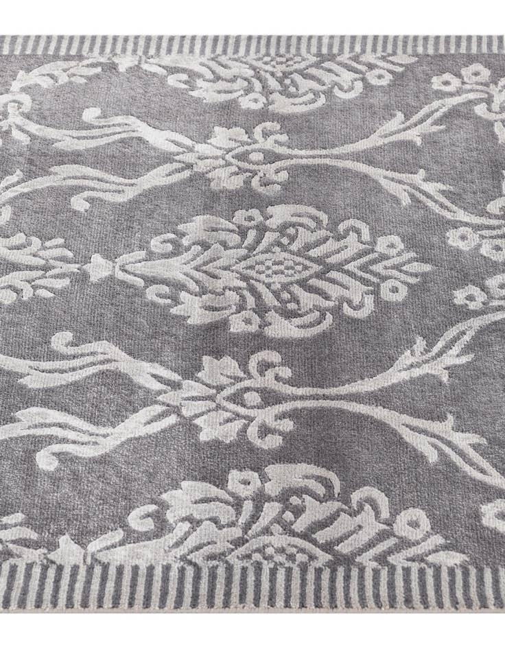 Detail image of  3' 1 x 4' 11  Hand Knotted Darya Wool Rug