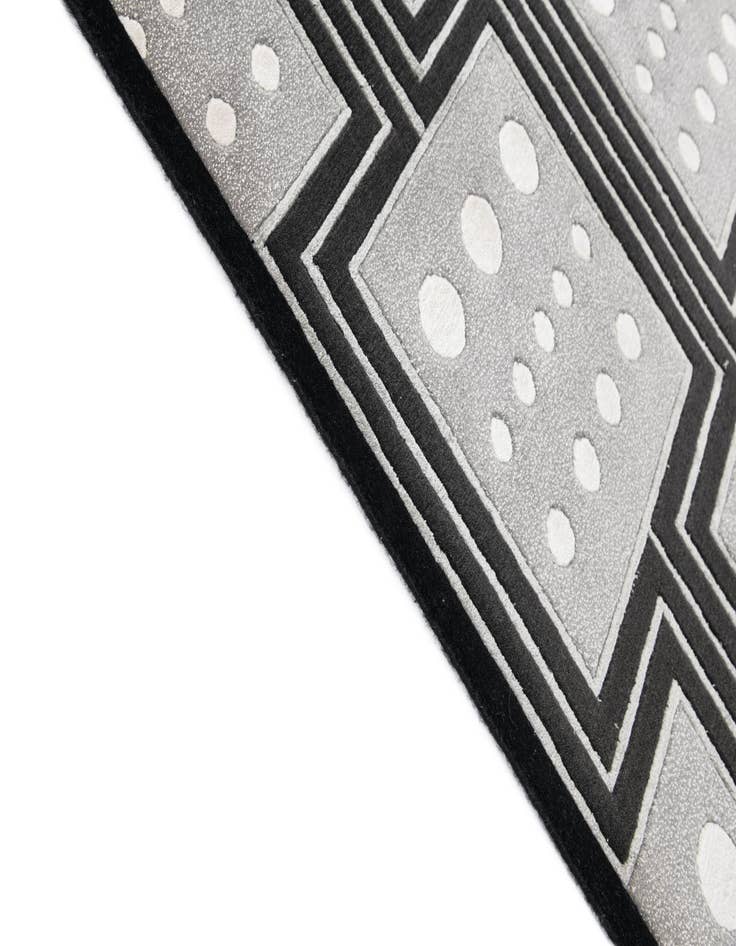 Detail image of  5' 7 x 7' 7  Hand Knotted Darya Wool Rug