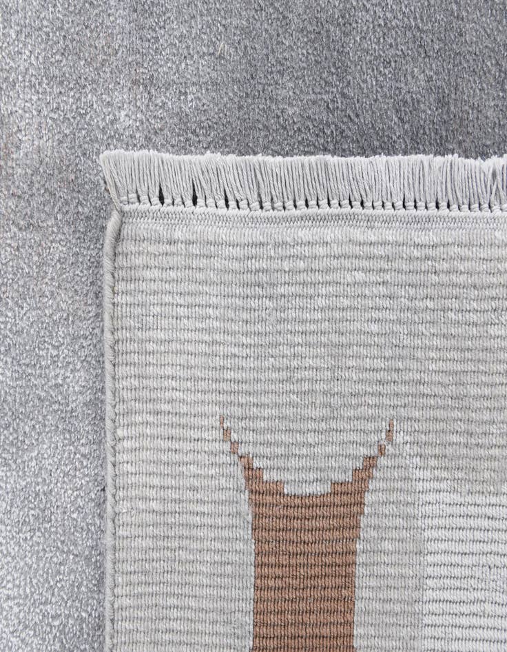 Detail image of  5' 6 x 8'  Hand Knotted Darya Wool Rug