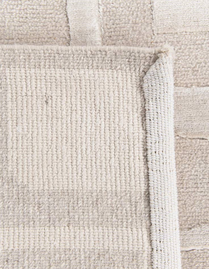 Detail image of  3' 1 x 5' 2  Hand Knotted Darya Wool Rug