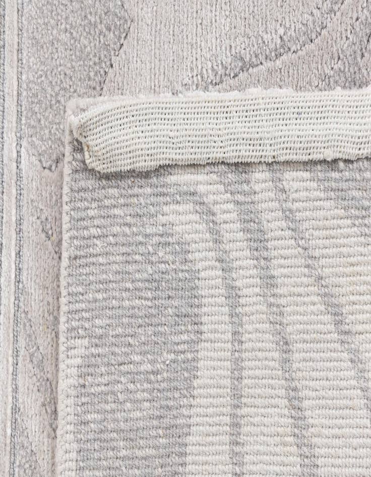 Detail image of  3' 1 x 5'  Hand Knotted Darya Wool Rug