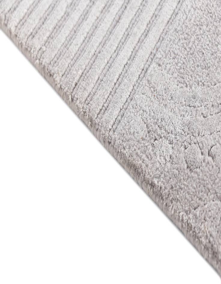 Detail image of  2' 8 x 4' 10  Hand Knotted Darya Wool Rug