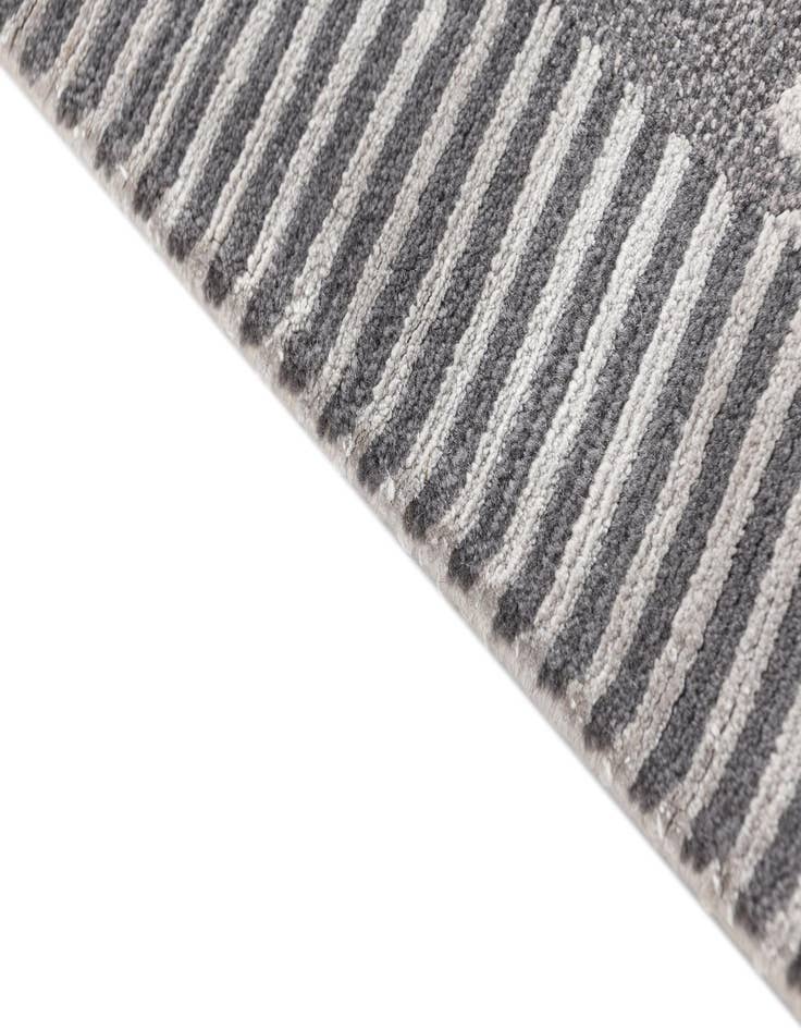 Detail image of  5' 8 x 7' 11 Darya Rug