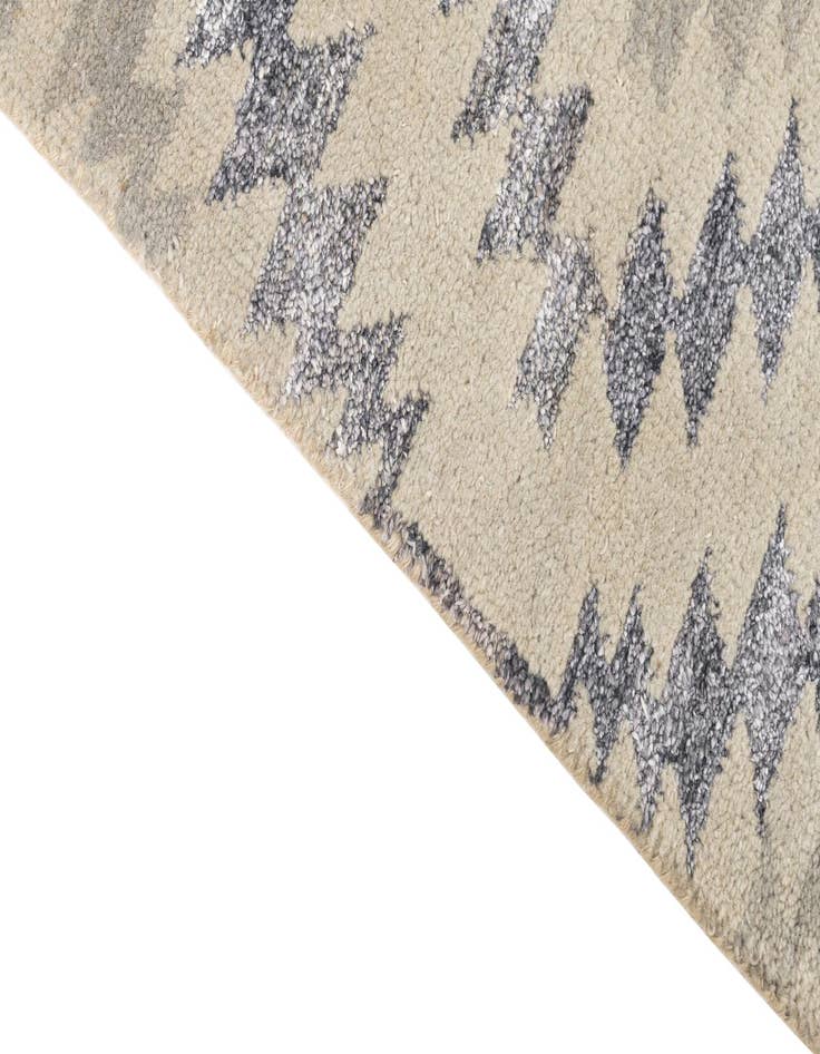 Detail image of  5' x 7' 8  Hand Knotted Darya Rug