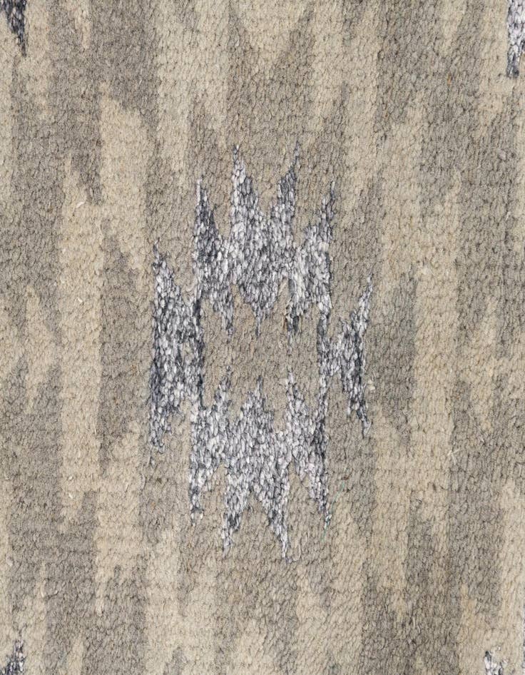 Detail image of  5' x 7' 8  Hand Knotted Darya Rug