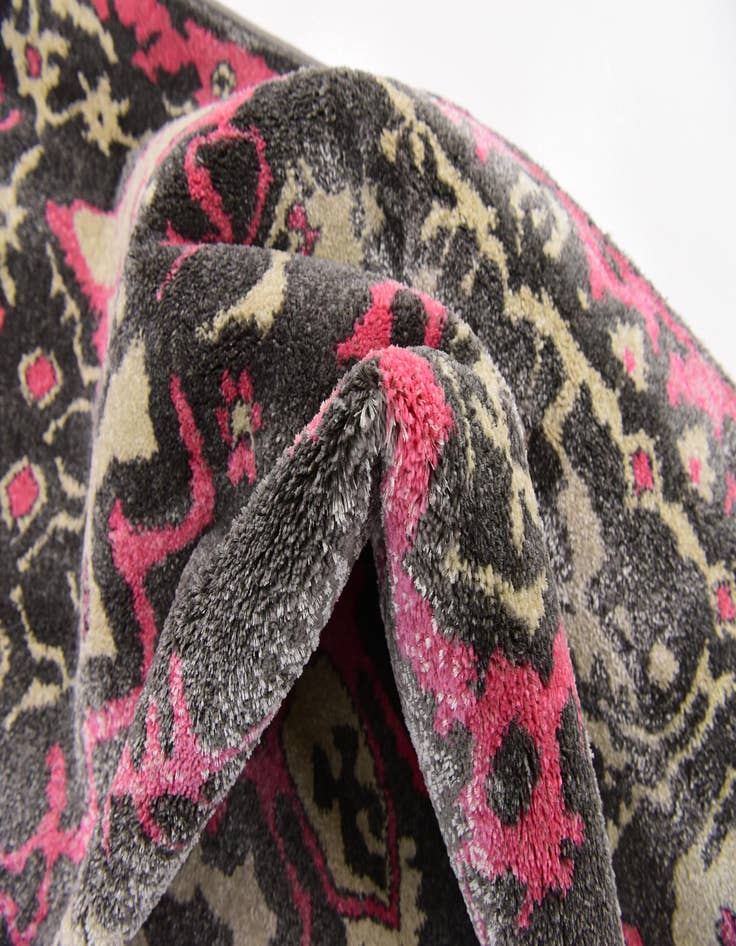 Detail image of  5' x 7' 6 Delilah Rug