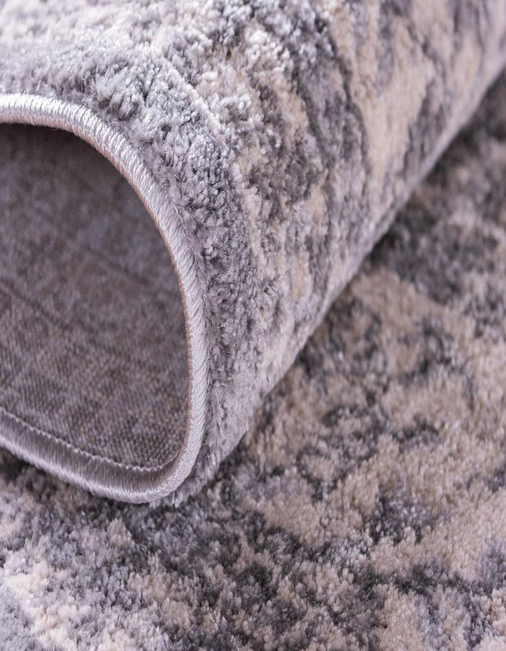 Detail image of  5' 3 x 8' Estate Rug