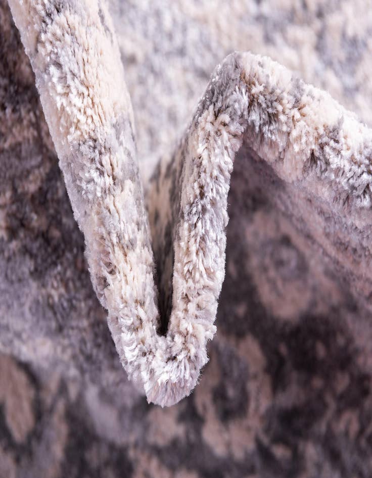 Detail image of  5' 3 x 8' Estate Rug