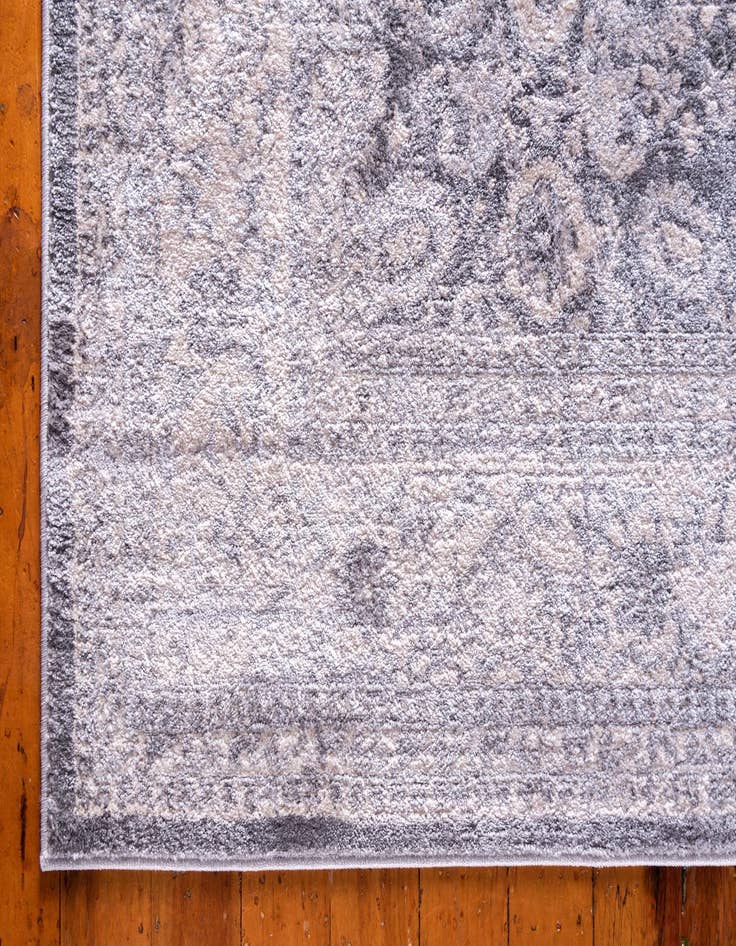 Detail image of  5' 3 x 8' Estate Rug