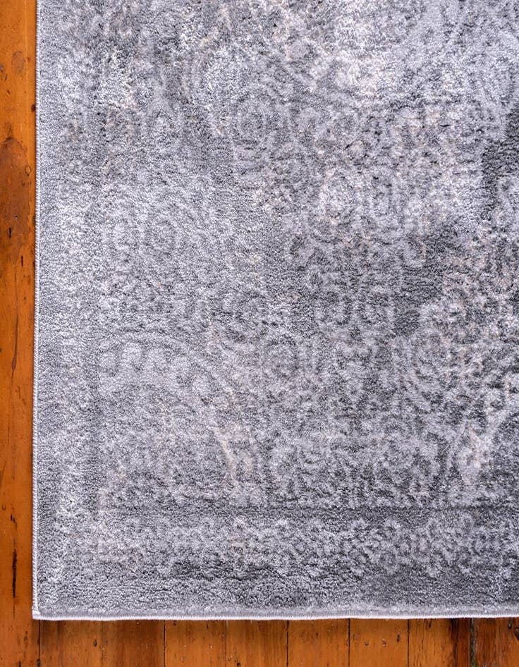 Detail image of  3' 3 x 5' 3 Estate Rug
