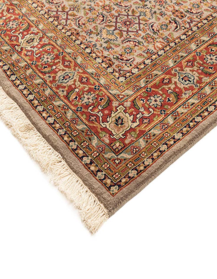 Detail image of  6' 5 x 9' 10  Hand Knotted Farahan Wool Rug