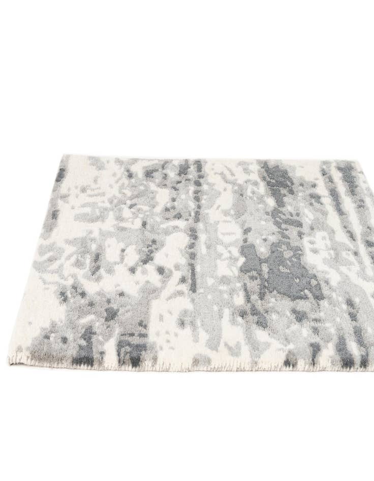 Detail image of  2' 1 x 3' 1 Hand Tufted Wool Rug