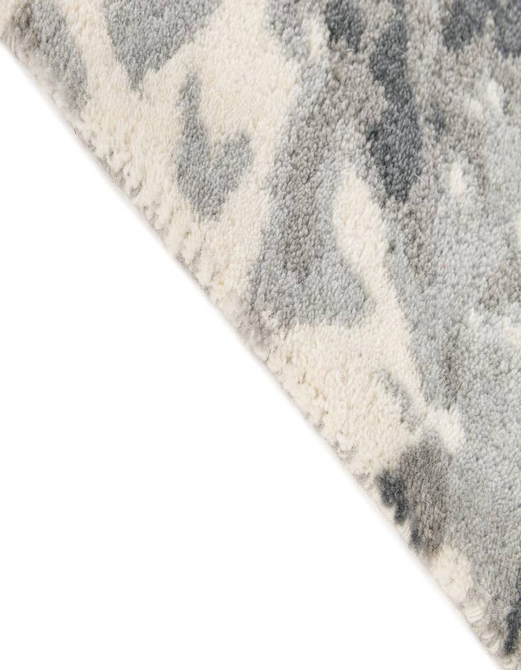 Detail image of  2' 1 x 3' 1 Hand Tufted Wool Rug