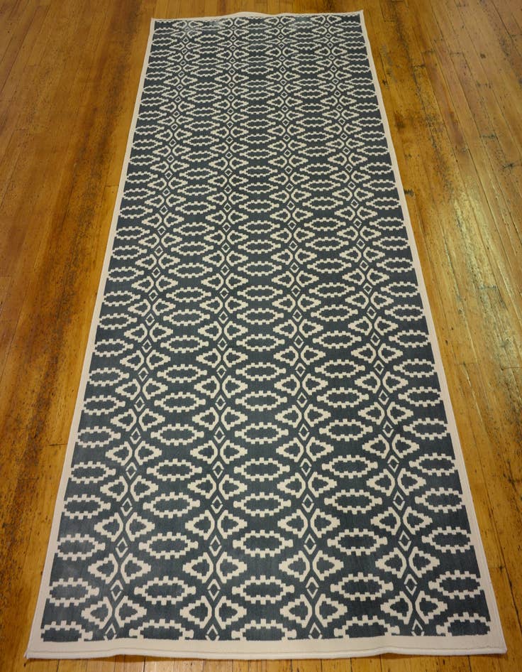 Detail image of 4' 10 x 7' 7 Ikat Rug