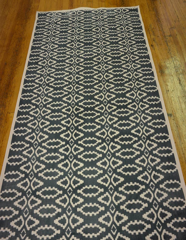 Detail image of 4' 10 x 7' 7 Ikat Rug
