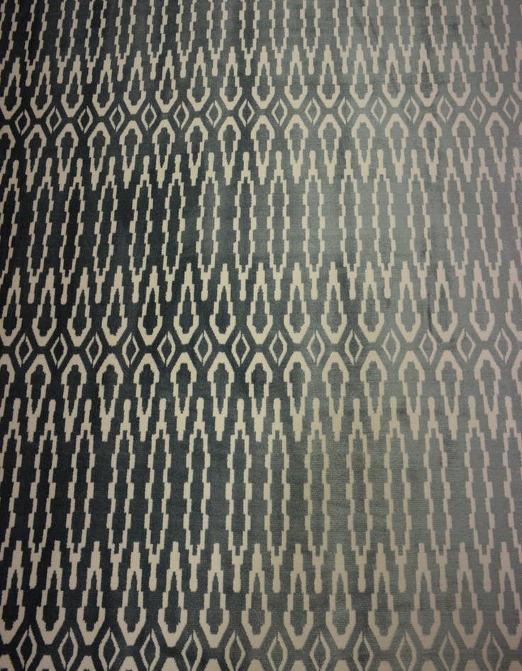 Detail image of 4' 10 x 7' 7 Ikat Rug