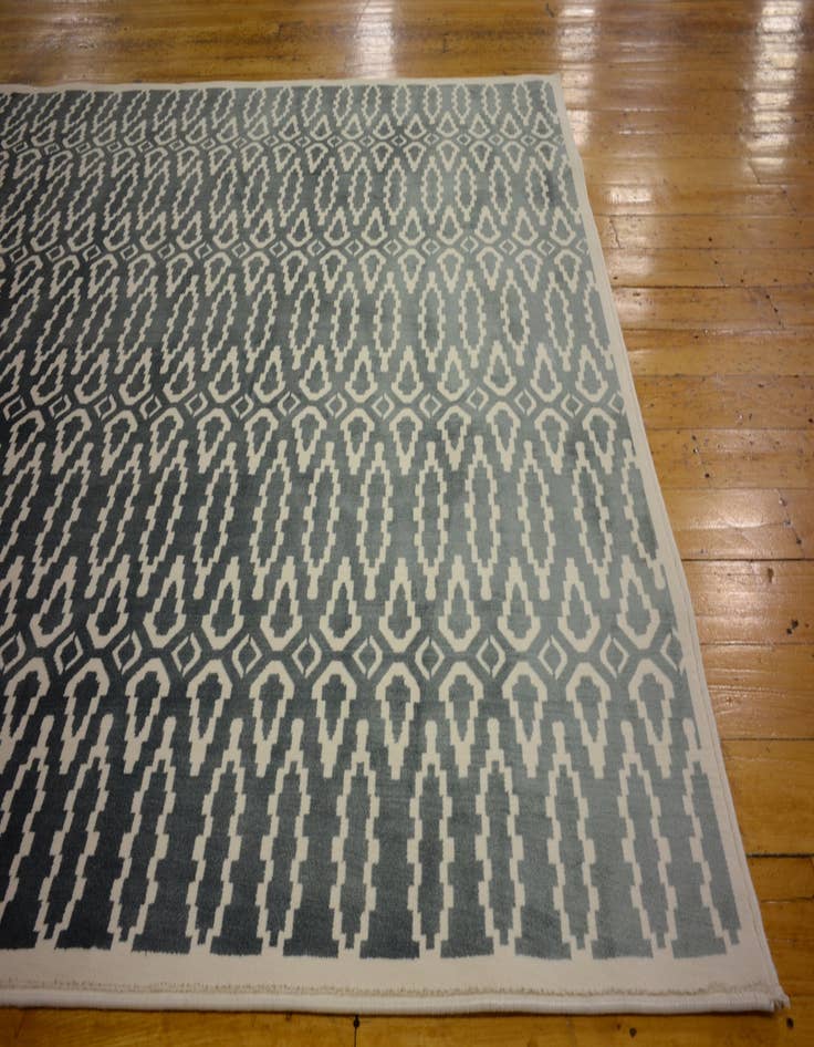 Detail image of 4' 10 x 7' 7 Ikat Rug