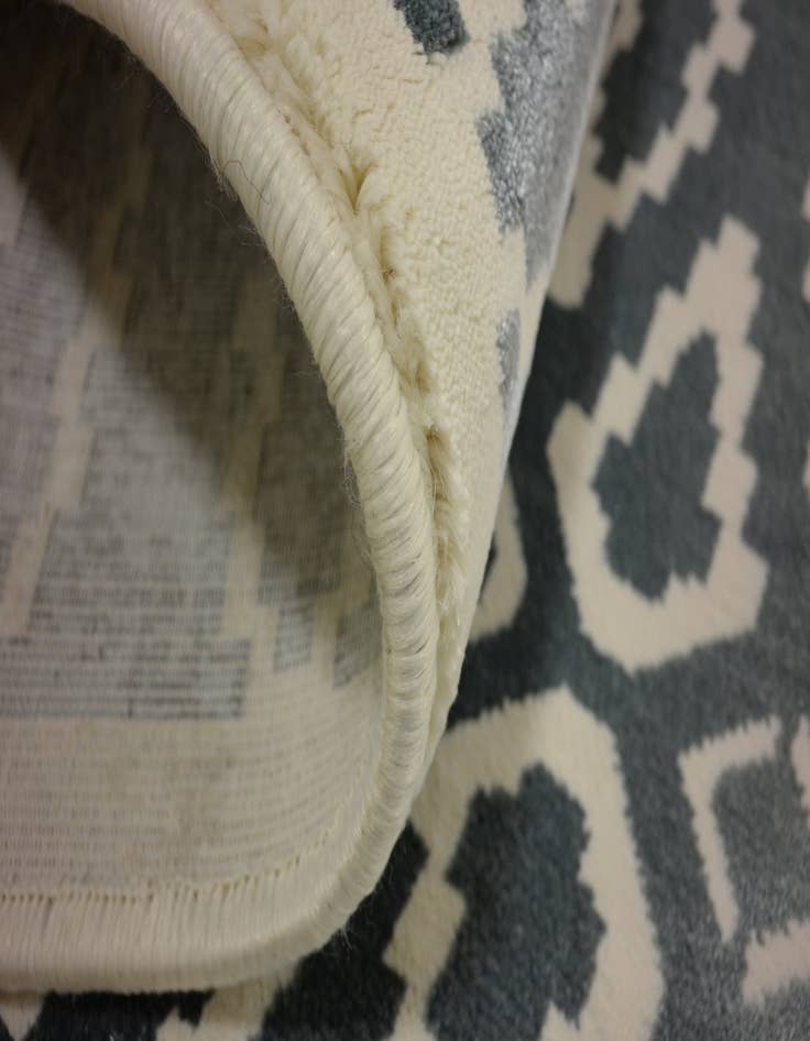 Detail image of 4' 10 x 7' 7 Ikat Rug