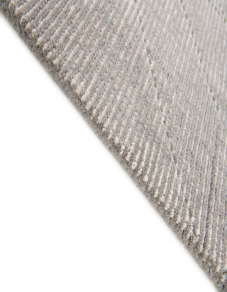 Detail image of  2' x 3'  Hand Woven Jill Zarin English Manor Wool Rug