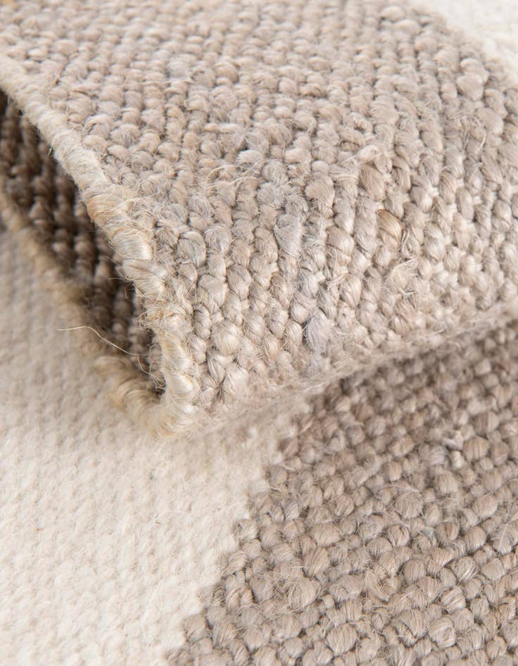 Detail image of  4' 1 x 6' 1  Hand Woven Jill Zarin Hamptons Rug