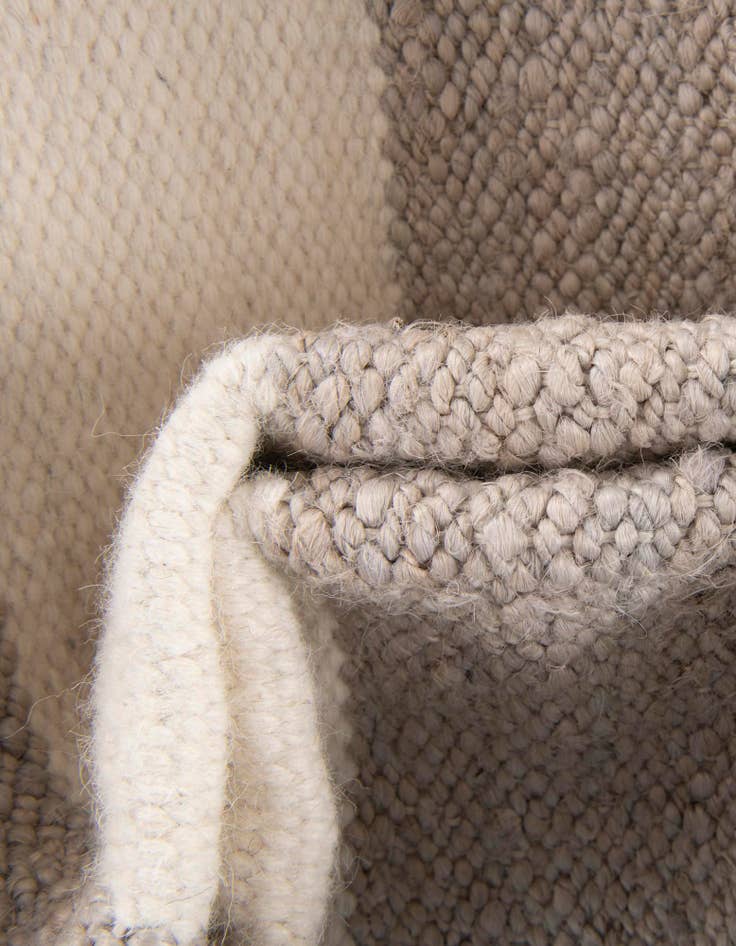 Detail image of  4' 1 x 6' 1  Hand Woven Jill Zarin Hamptons Rug