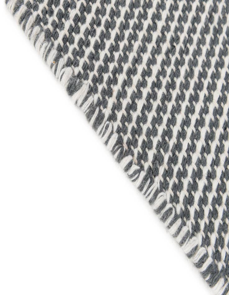 Detail image of  2' 3 x 3' 3  Washable Jill Zarin Palm Springs Indoor / Outdoor Wool Rug