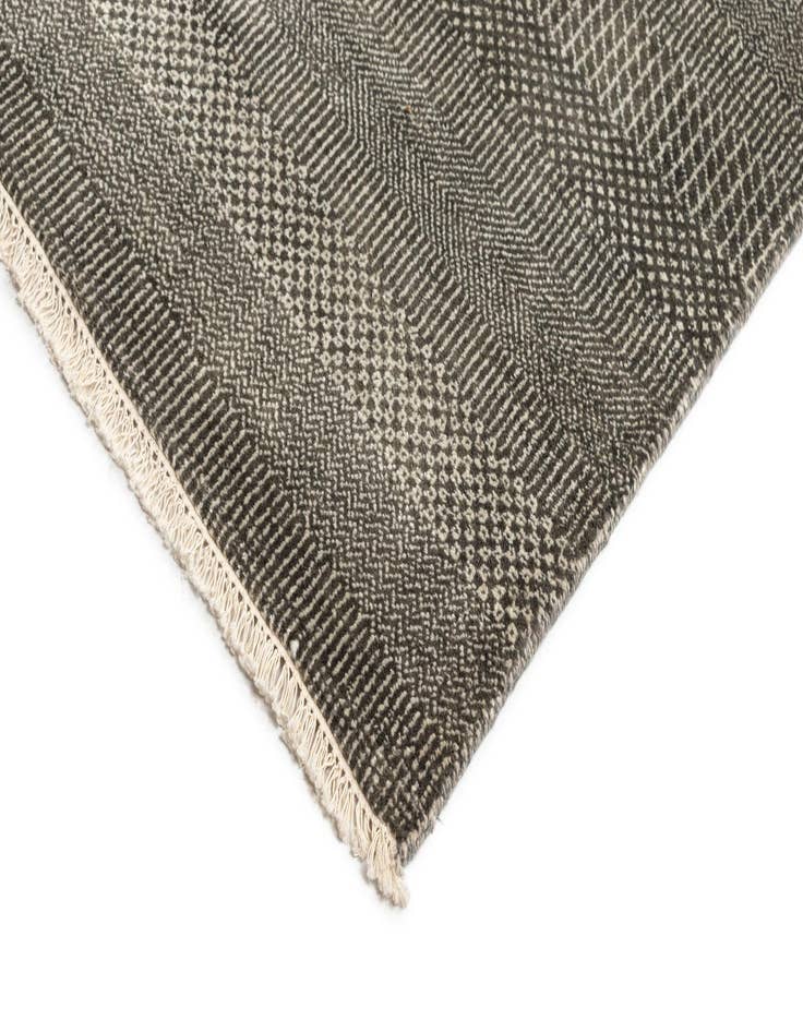 Detail image of  9' x 12' 1 Kamla Wool Rug