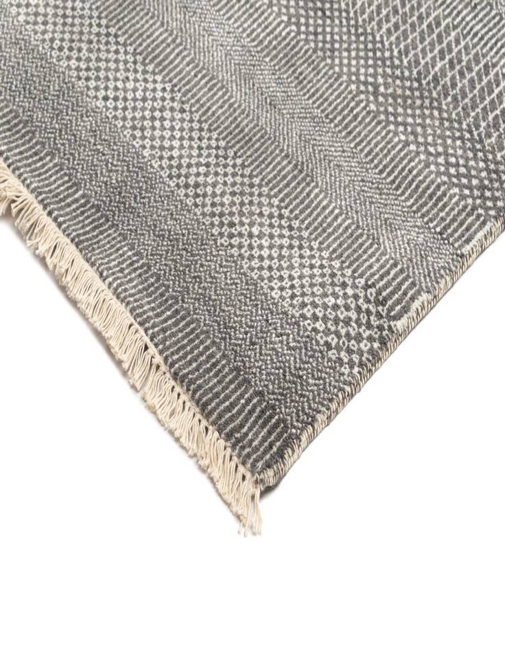 Detail image of  8' x 10' 1 Kamla Wool Rug